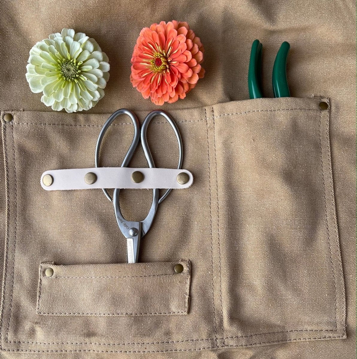 Gardening Apron - Waxed Canvas Apron with Pockets - Ed's Plant Shop