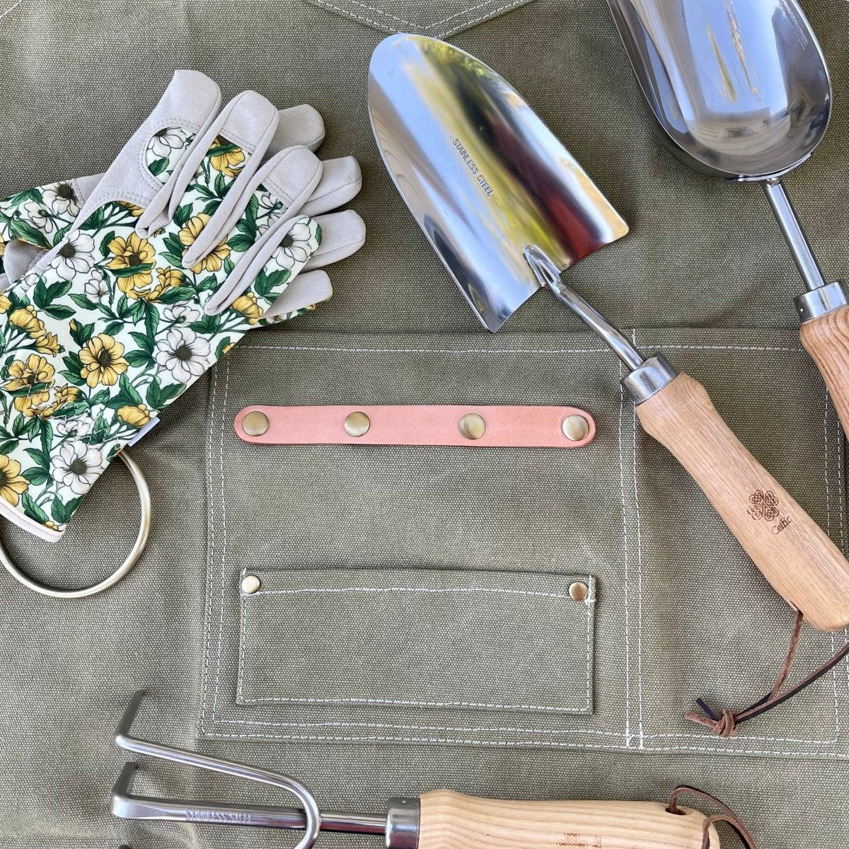 Gardening Apron - Waxed Canvas Apron with Pockets - Ed's Plant Shop