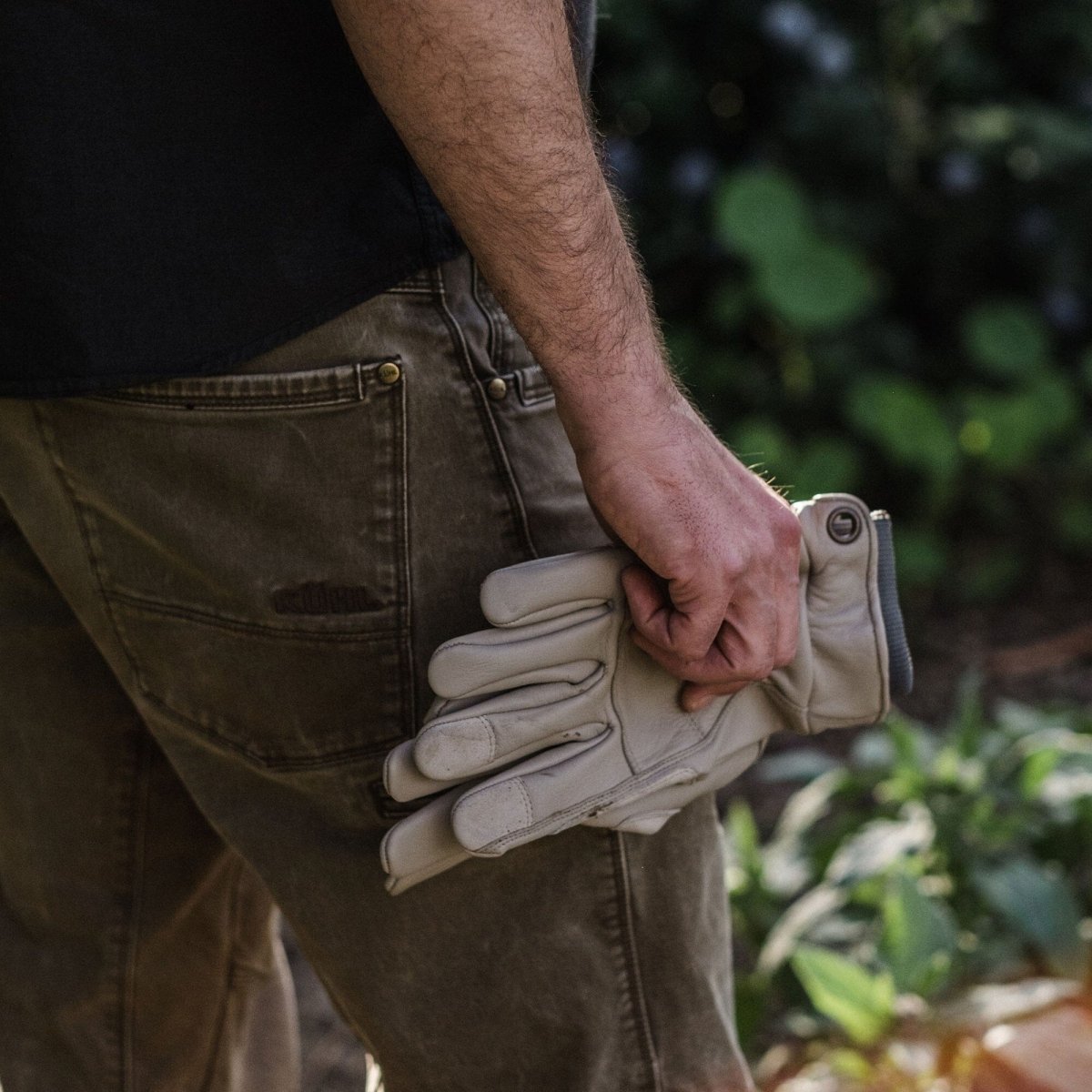 Kunar Suede Utility Garden Glove: Clay - Ed's Plant Shop