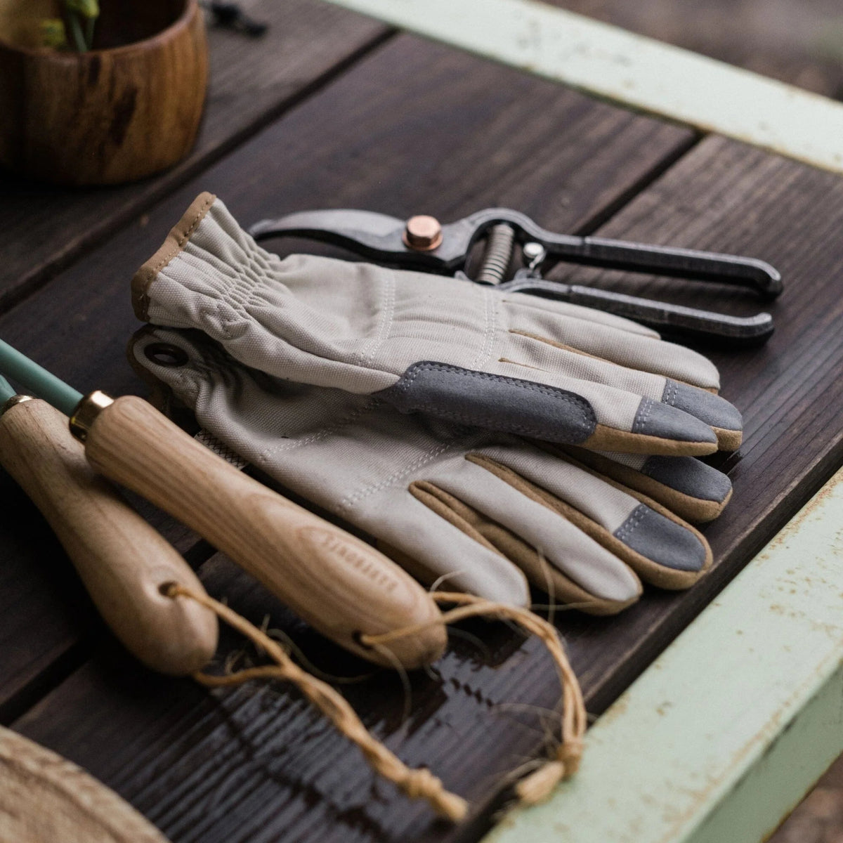 Leepa Garden Glove: Durable Gardening & Weeding Glove - Ed's Plant Shop